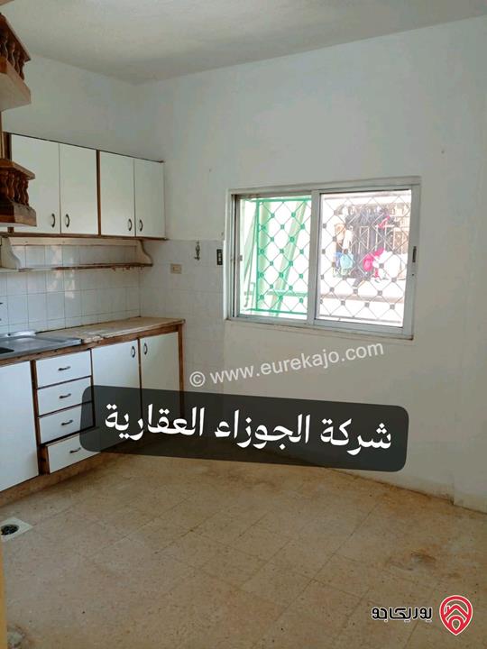 شقة فارغة مساحة 100م طابق ثاني للايجار في عمان - حي نزال شارع الدستور 