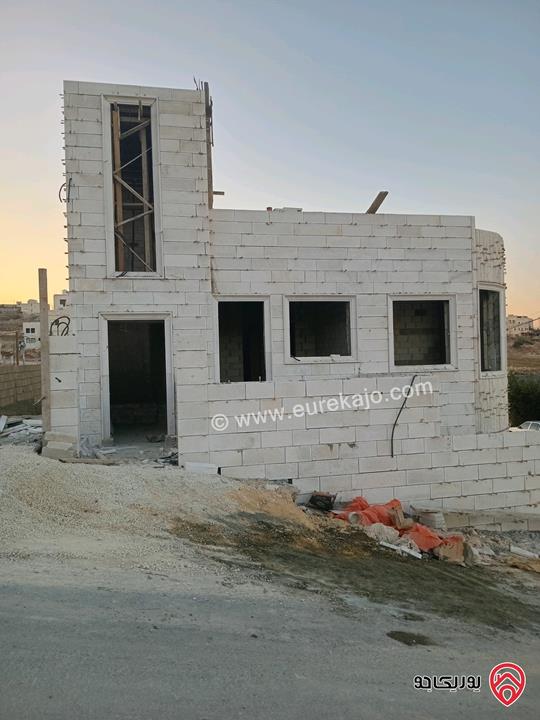 بيت عظم مساحة 220م على أرض 300م للبيع في عمان - المستندة