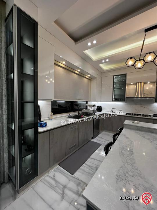 شقة فاخرة جديدة طابق ثالث دوبلكس مساحة 230م للبيع في عمان – خلدا