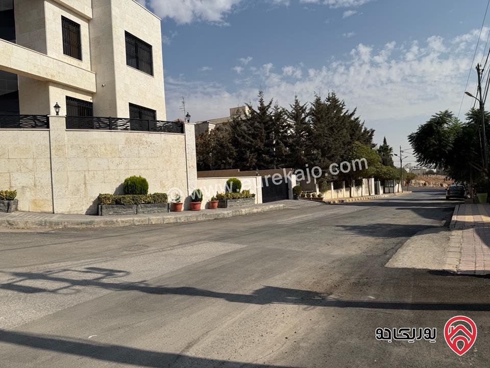 فيلا متلاصقة مساحة 380م على أرض 350م للبيع في عمان - خلدا