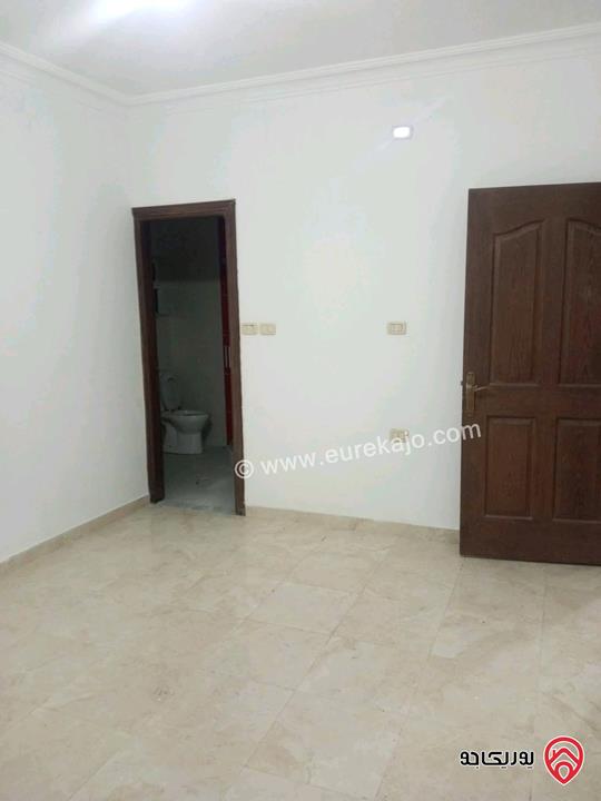 شقة أرضية مساحة 127م داخلي و 100م خارجي للبيع في عمان - ام نوارة