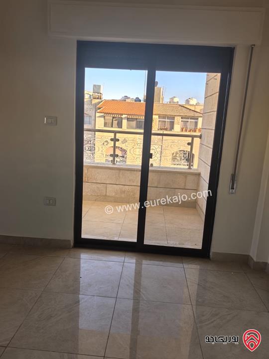 شقة طابق ثالث مساحة 220م للايجار في عمان - خلدا