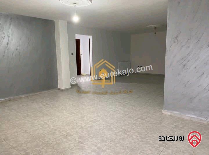 شقة فارغة طابق شبه ارضي مساحة 130م مع ترس مساحة 40م للإيجار في عمان - دير غبار 