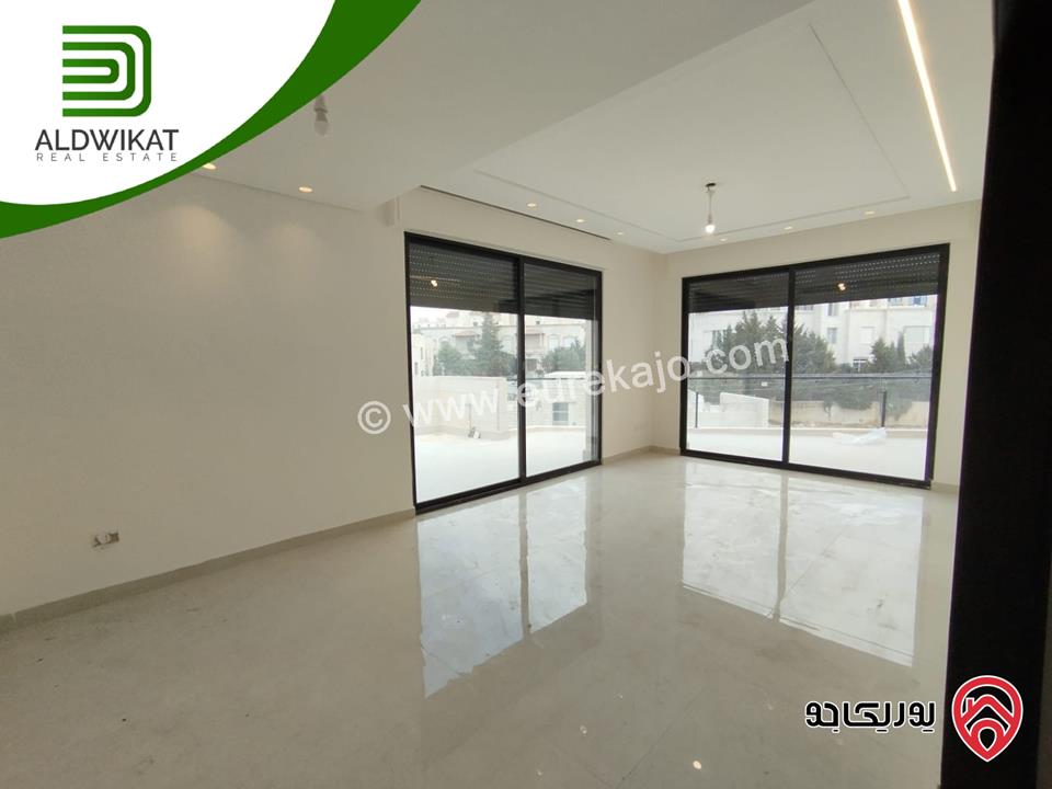 رووف مساحة البناء 190م ومساحة الترس 190م للبيع في عمان - دابوق