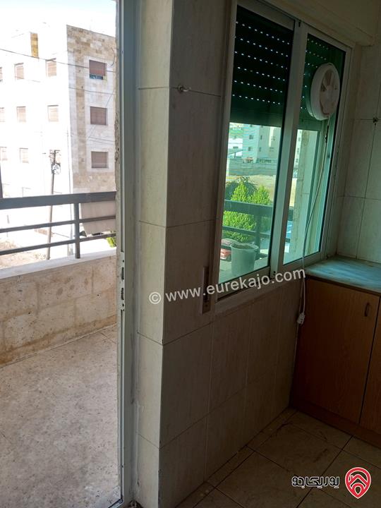 شقة طابق أول مساحة 140م للبيع في اربد غرب مسجد علياء التل