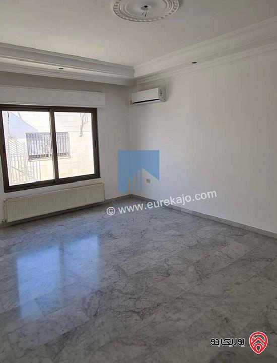 شقة مميزة للبيع في عمان - الكرسي قرب المخابرات طابق ثالث 240م تشطيب سوبر ديلوكس