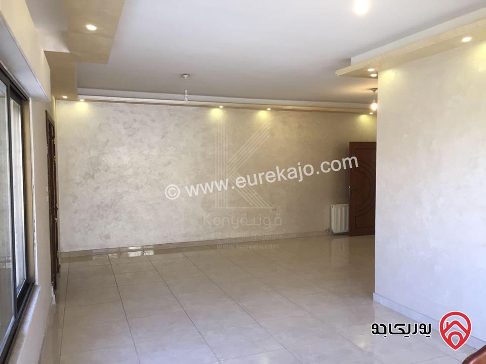 شقة مميزة طابق ثالث مساحة 190م مع روف 25م وترس 120م للبيع أو للايجار في عمان - دير غبار