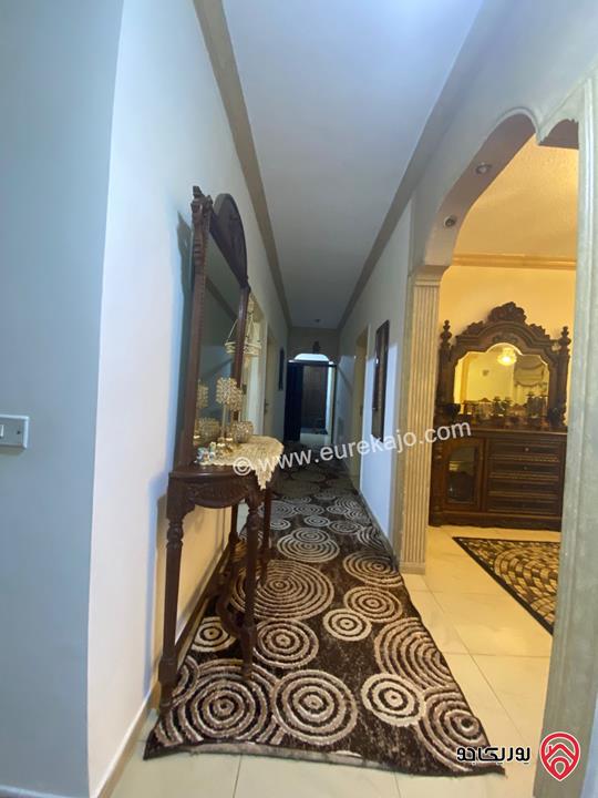 شقتين طابق ثالث مساحة 180م و 120م للبيع معا في السلط السرو اسكان طيبة