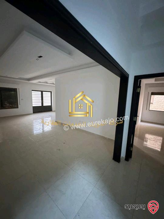 شقة فارغة طابق شبه ارضي مساحة 180م مع ترس 20م للإيجار في عمان - ضاحية الرشيد 