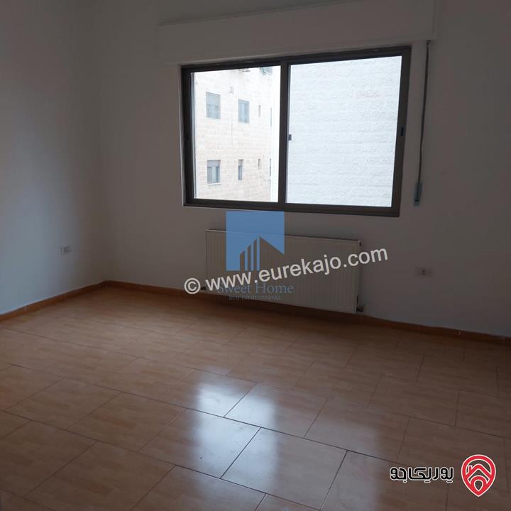 شقة مميزة طابق اول 185م  للبيع في عمان - دير غبار