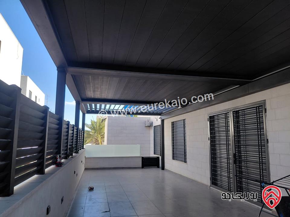 شقة ارضية مساحة 250م داخلي و 230م خارجي للبيع مفروشة في عمان - ام السماق 