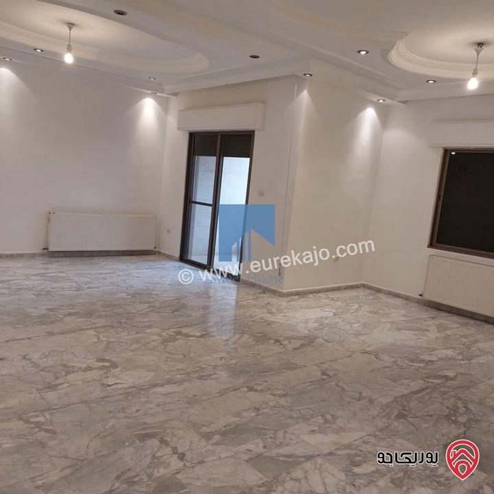 شقة مميزة طابق اول 185م  للبيع في عمان - دير غبار