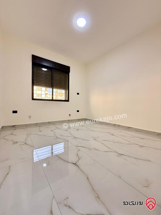 شقة أرضية مساحة 128م داخلي و 160م خارجي للبيع في عمان - البنيات 