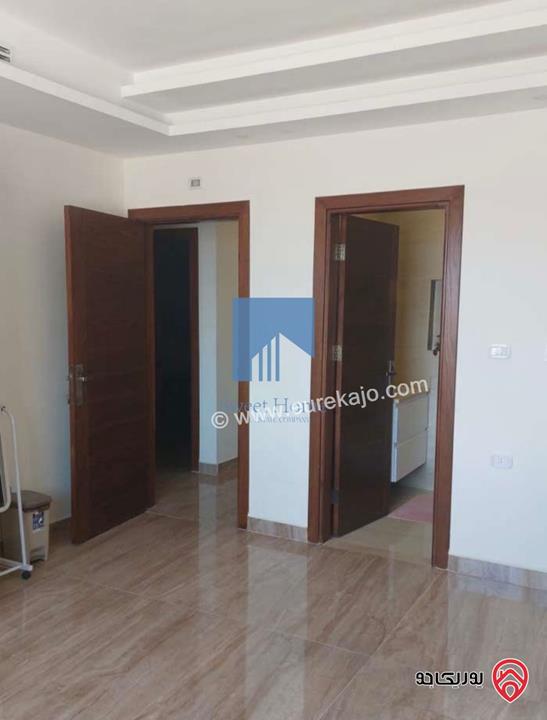 شقة أرضية فاخرة للبيع في عمان - دير غبار خلف زيت وزعتر 180م مع ترسات 100م تشطيب سوبر ديلوكس