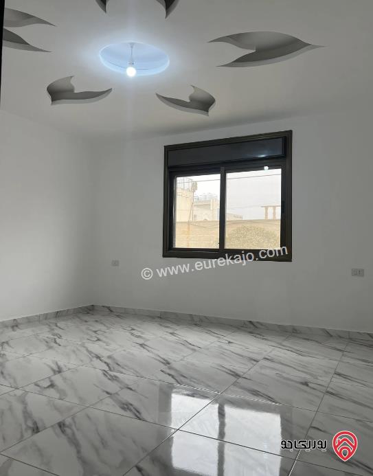 شقة مساحة 200م طابق أرضي للبيع في الزرقاء الجديدة 