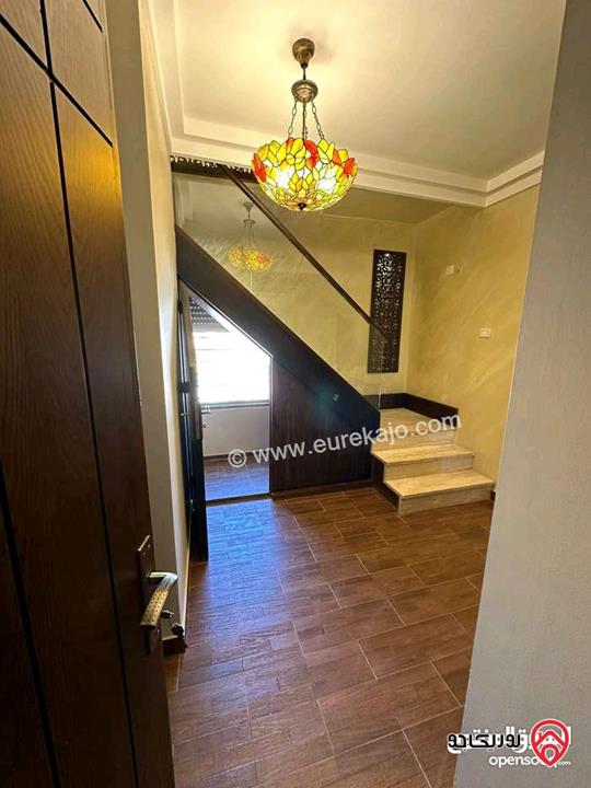 شقة مفروشة طابق ثالث مع روف مساحة 290م للايجار في عمان - طريق المطار