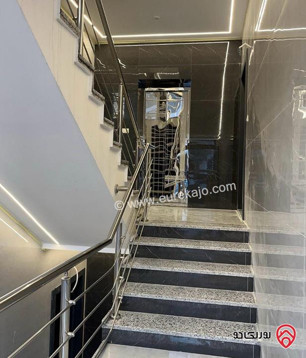 شقة مميزة سوبر ديلوكس طابق ثالث مع روف بناء جديد مساحة 196م للبيع في عمان - المقابلين