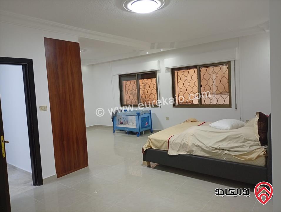 شقة دوبلكس أرضية شبه مستقلة مساحة 375م داخلي و 300م خارجي للبيع في عمان - خلدا