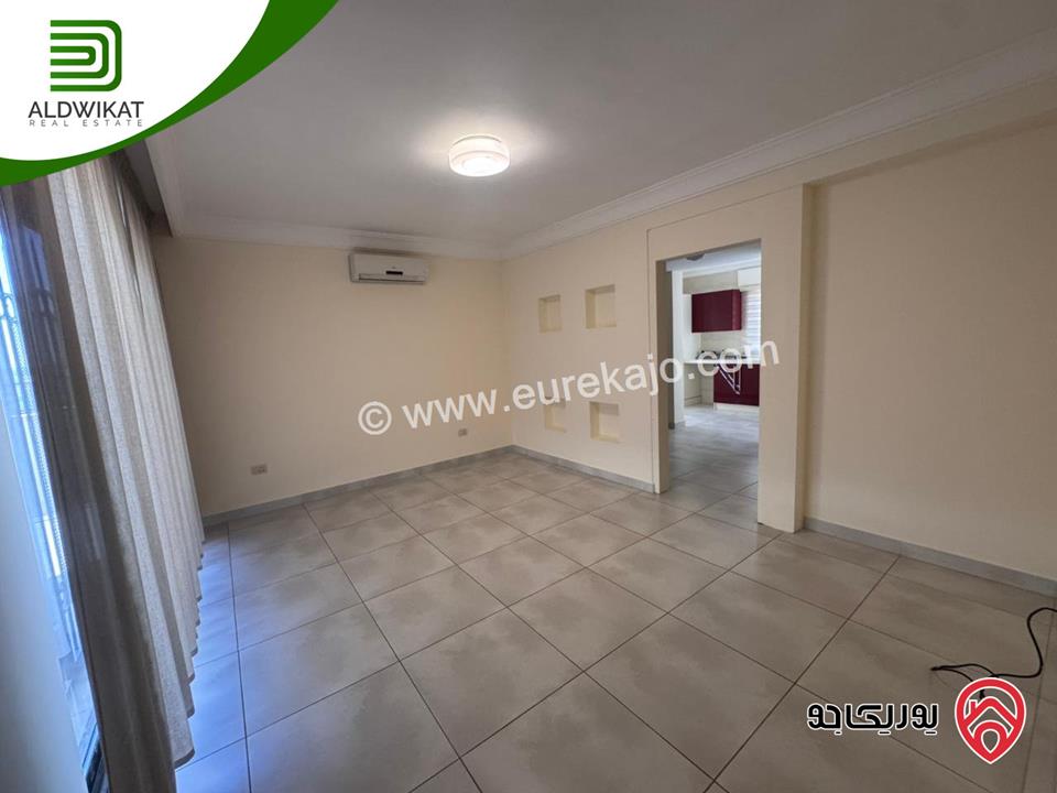 فيلا متلاصقة للبيع او للايجار في عبدون قرب الاسفاره الامريكيه مساحة الارض 500م ومساحة البناء 700م ومساحة الحديقة 200م موقع مميز واطلالة خلابة منطقة فلل واصل جميع الخدمات 