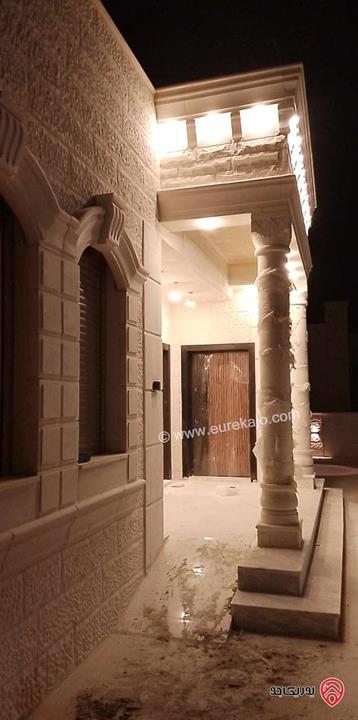 فيلا مساحة 200م على أرض 400م للبيع في الزرقاء - مدينة الشرق