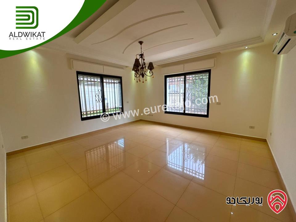 طابق من فيلا للايجار في عمان - دابوق المساحة 350م ، الحديقة 200م ، الترس 100م منطقه مطلة وفلل حديثة