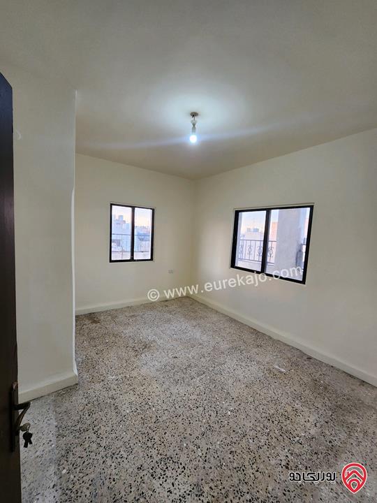 شقة طابق ثالث مساحة 130م داخلي و ترس 60م للبيع في عمان - ضاحية الحاج حسن 