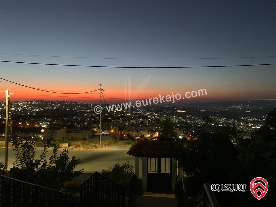 فيلا مميزة مستقلة مساحة 317م على ارض 1209م للبيع في الحمر