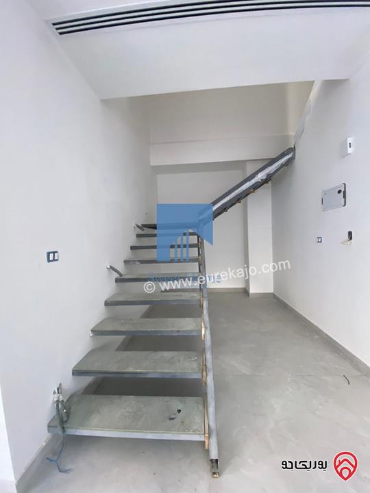 شقة أرضية طابقية مساحة 306م مع ترسات 200م ومسبح لم تسكن للبيع في عمان - أم السماق