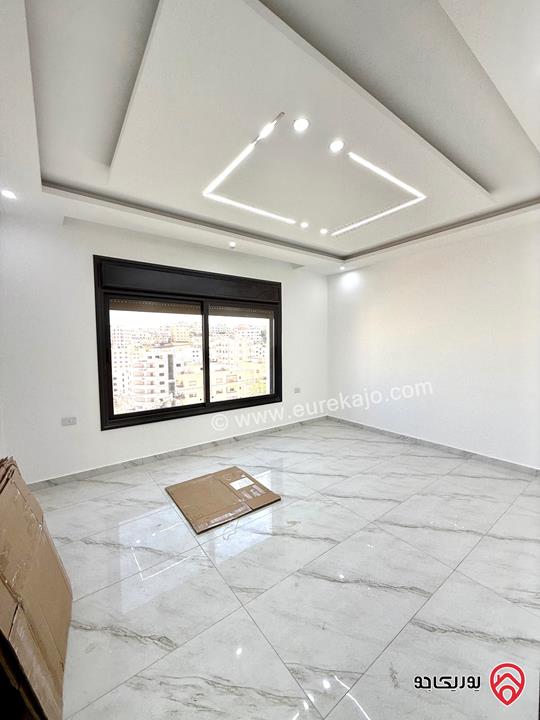 شقة مميزة طابق اخير مع روف مساحة 166م للبيع في عمان - منطقة عدن