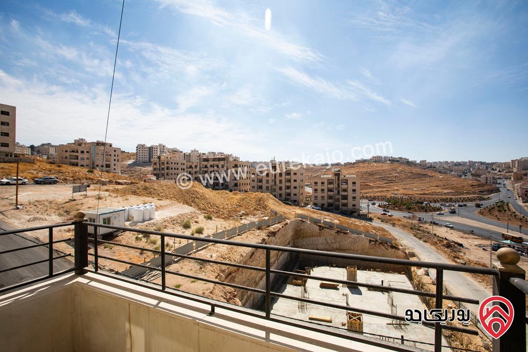 شقة فاخرة طابق ثالث مع روف مساحة 135م للبيع في عمان - ابو علندا بسعر مغري جدا 