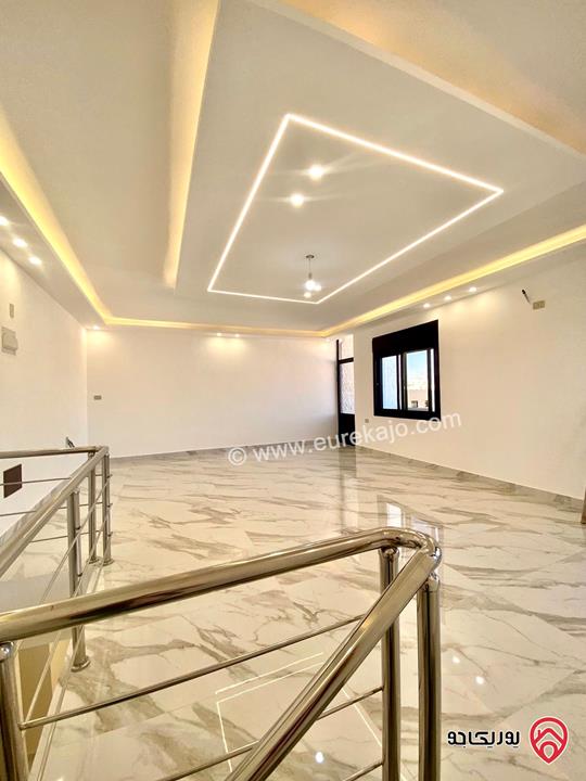 شقة مميزة دوبلكس مساحة 212م للبيع في عمان - منطقة ابو علندا اسكان الكهربا 