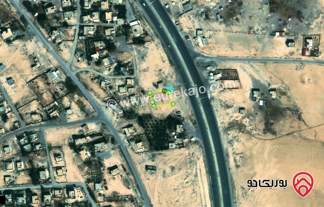 قطعه ارض مساحة 875م للبيع  من اراضي جنوب عمان طريق عمان العقبة واجهة على الشارع الرئيسي 25م وعلى شارع جانبي 30م تصلح لجميع الاستثمارات من مجمعات تجارية او استراحة او محطة شحن كهرباء بمنطقة يوجد عليها حركة وموقع مميز جدا 