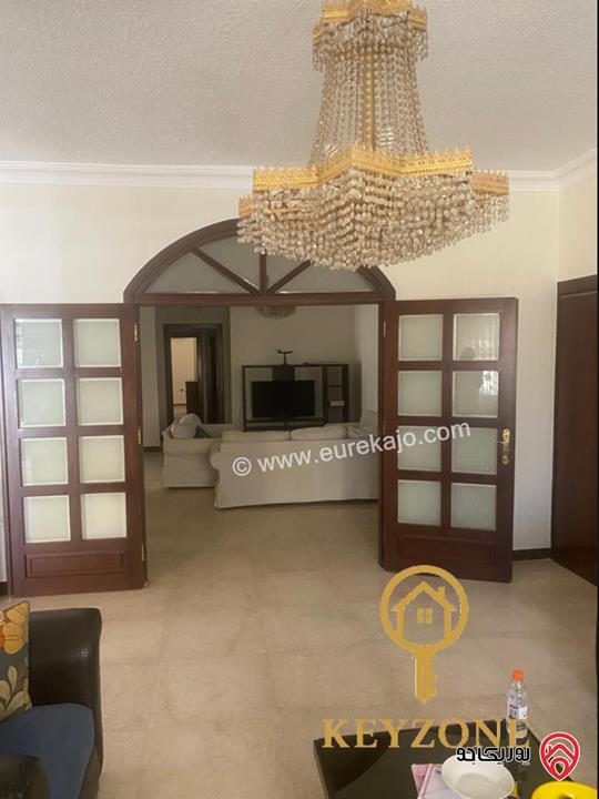 شقة أرضية مساحة 194م داخلي و 100م خارجي للبيع في عمان - ام اذينة