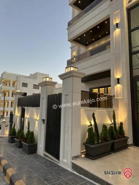 شقة فاخرة جديدة 220م طابق أول للبيع في عمان - خلدا  