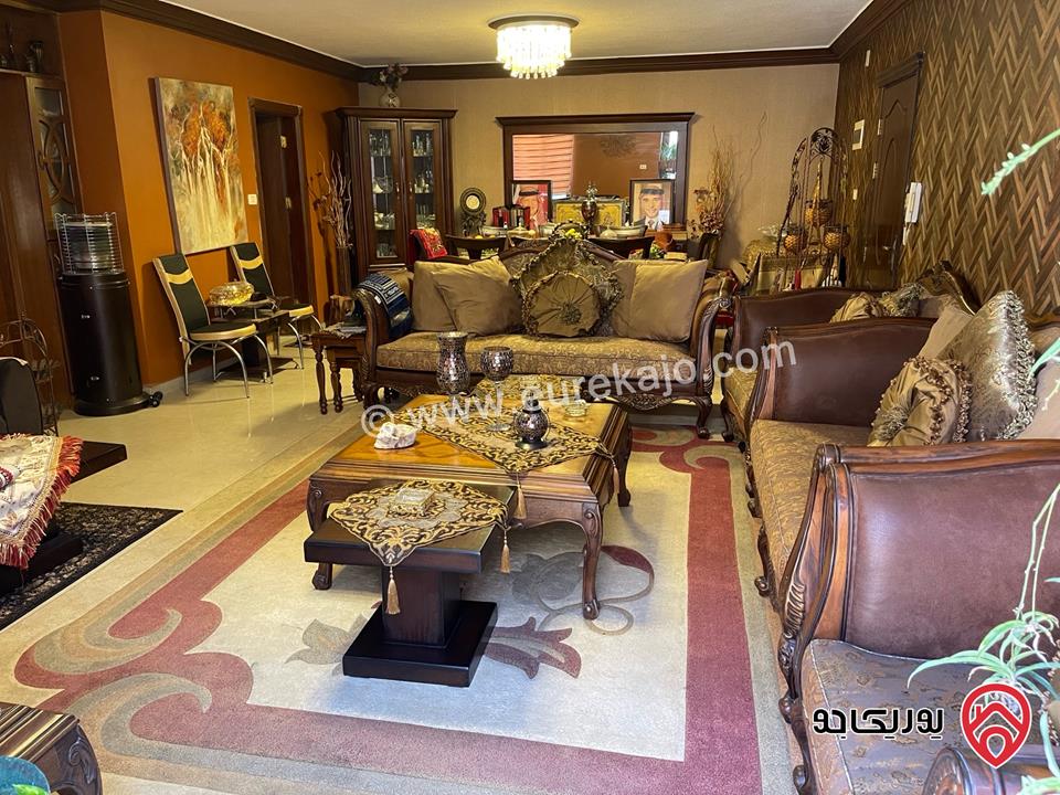 شقة مساحة 216م داخلي و 100م خارجي للبيع في عمان - ضاحية الرشيد مميزة جدا