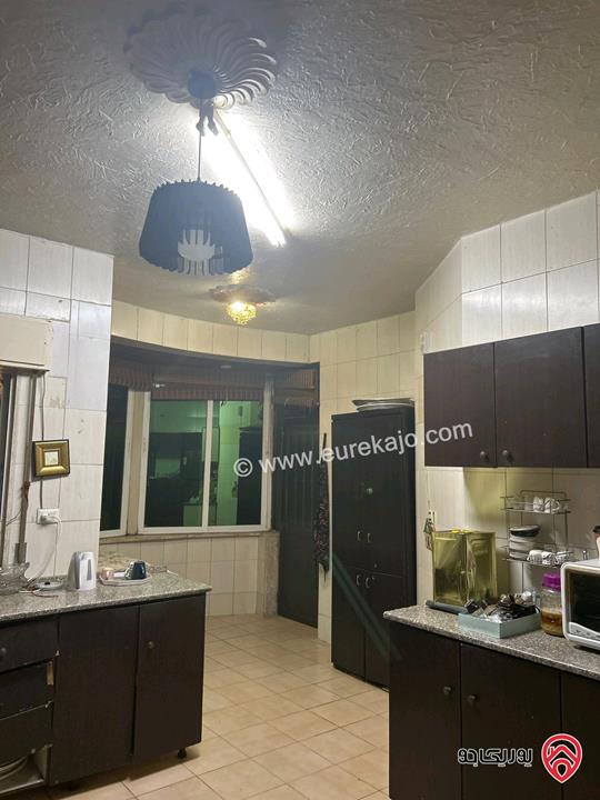 شقة شبه أرضية مساحة 194م داخلي و 160م خارجي للبيع في عمان - ام أذينة