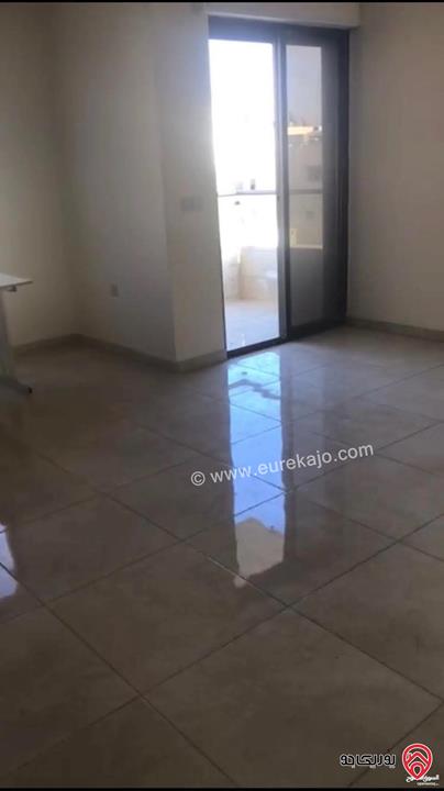 شقة طابق ثالث مساحة 120م للببع في عمان - ام السماق