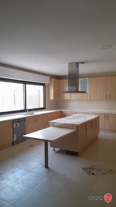 فيلا متلاصقة مساحة 650م على أرض 400م للايجار في عمان - عبدون