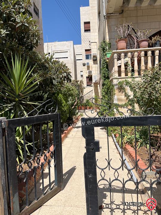شقة طابقية مجددة مساحة 300م للايجار في عمان  - السابع