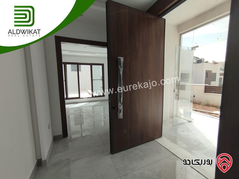 فيلا للبيع في عمان - دابوق مساحة الارض 550م ومساحة البناء 655م ومساحة الحديقة 250م