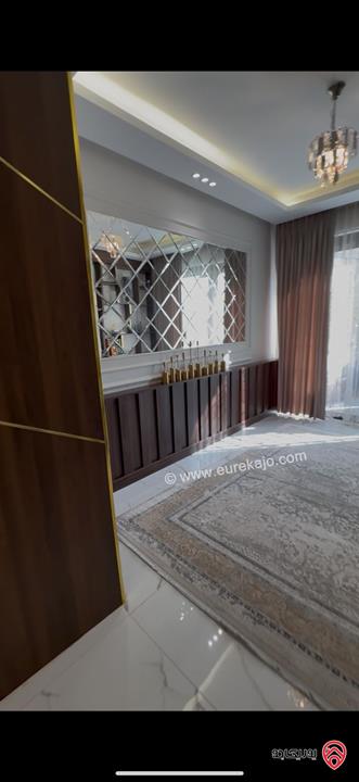 شقة شبه ارضية مساحة 210م داخلي و 180م خارجي لم تسكن للايجار مفروشة في عمان - خلدا