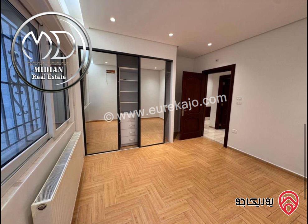 شقة أرضية فاخرة للايجار في عمان - دير غبار مساحة 300م مع تراسات و حدائق 350م تصلح للأجانب والهيئات الدوبلوماسية 