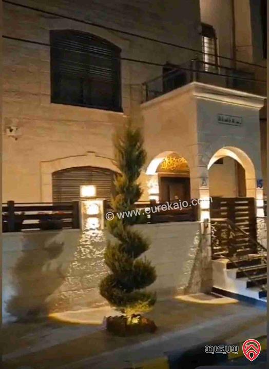 فيلا مميزة طابقين وروف مساحة 320م على أرض 210م للبيع في عمان - ابو نصير