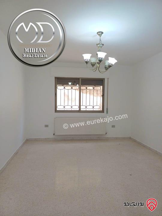 شقة ارضية للبيع في عمان - ام السماق مساحة 195م مع تراسات 130م تشطيبات سوبر ديلوكس بسعر مميز جداً