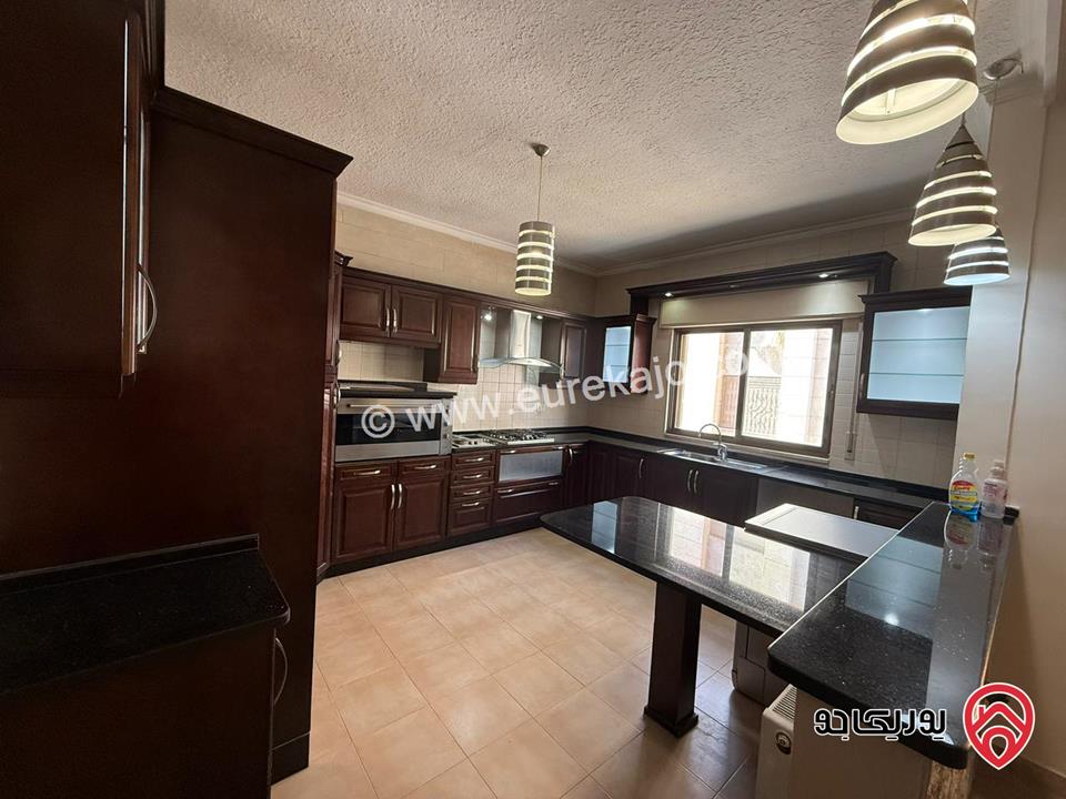 شقة مميزة طابق ثاني مساحة 175م للبيع في عمان - خلدا 