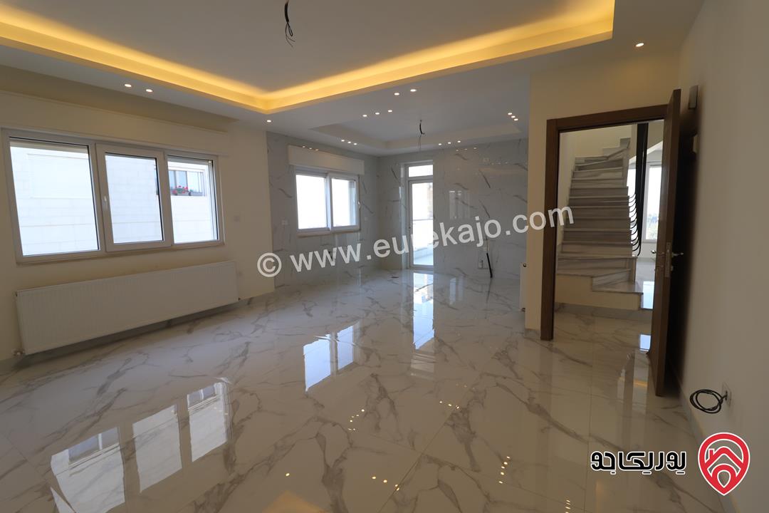 شقة جديدة طابق ثالث دوبلكس مساحة 173م للبيع في عمان - خلدا