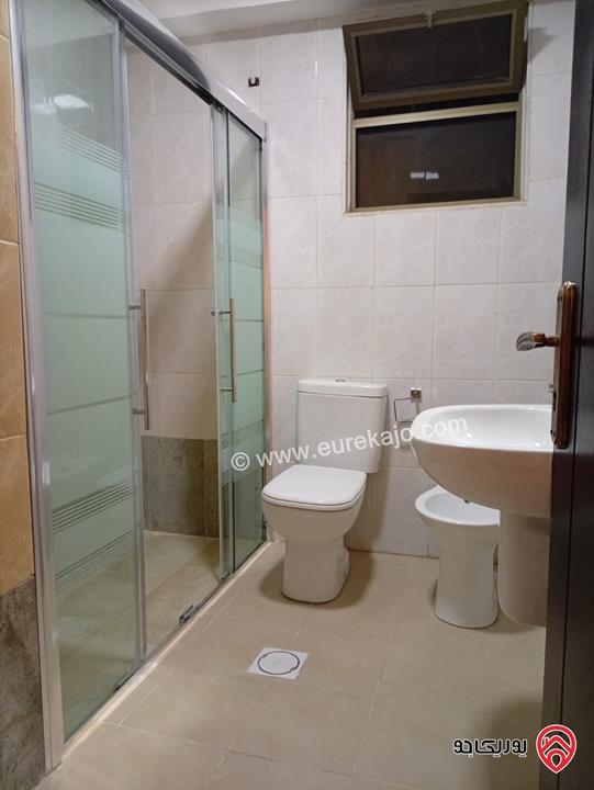 شقة دوبلكس أرضية شبه مستقلة مساحة 375م داخلي و 300م خارجي للبيع في عمان - خلدا