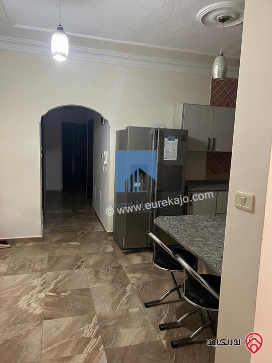 شقة مفروشة فاخرة للبيع في عمان - أم السماق قرب دوار النعيمات طابق ثالث 110م مع روف 110م تشطيب سوبر ديلوكس