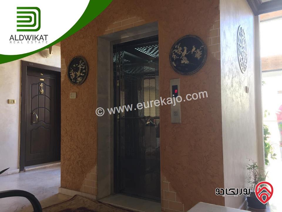 شقة شبة ارضية للبيع في عمان - المدينة الرياضية مساحة البناء 244 م مساحة الترس 30 م