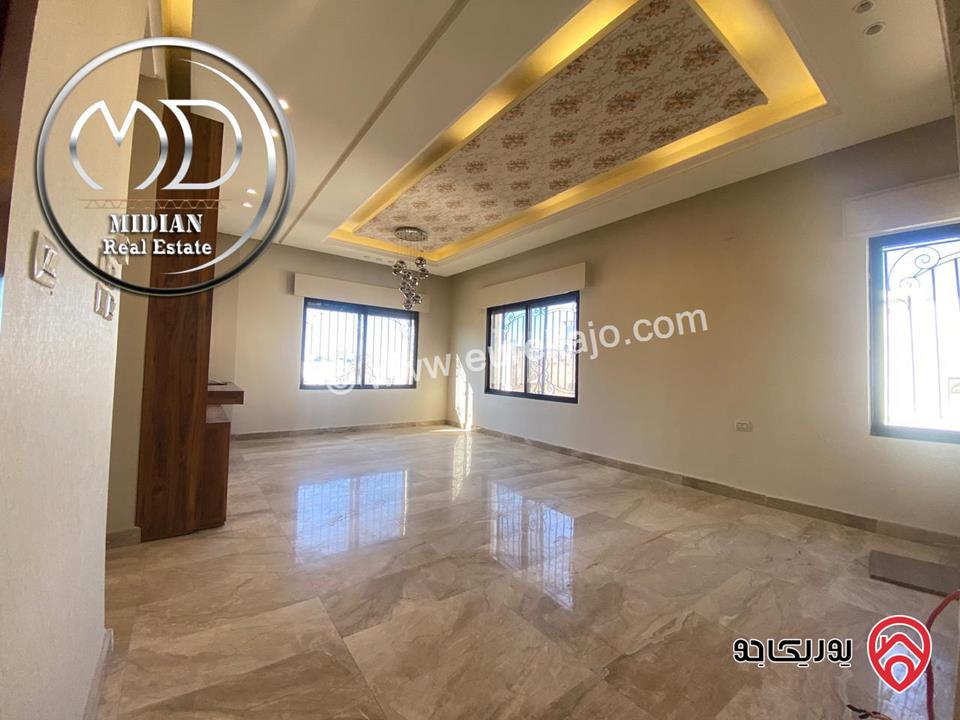 شقة للبيع طابق أخير مع روف في عمان - خلدا - العوجانية مساحة 425م مع تراسات تشطيبات ديكورات فاخرة اطلالة بانورامية خلابة 